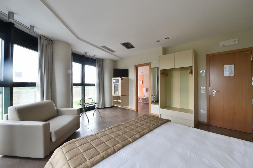Tati Hotel Луґо Екстер'єр фото