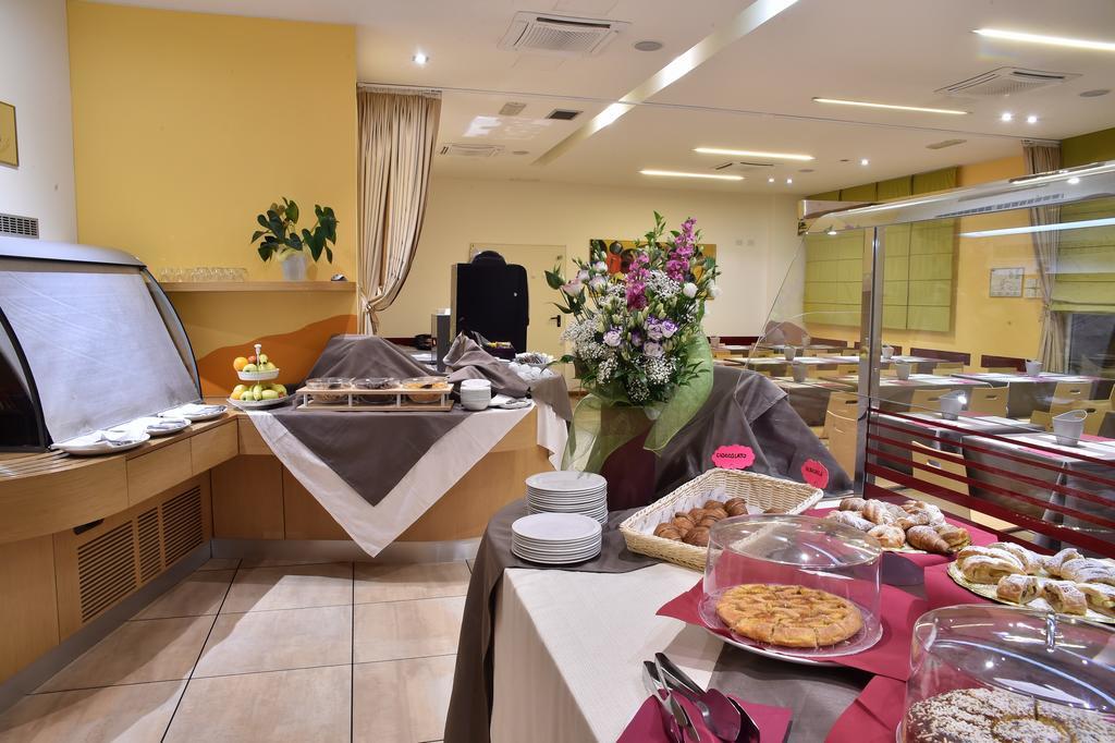 Tati Hotel Луґо Екстер'єр фото