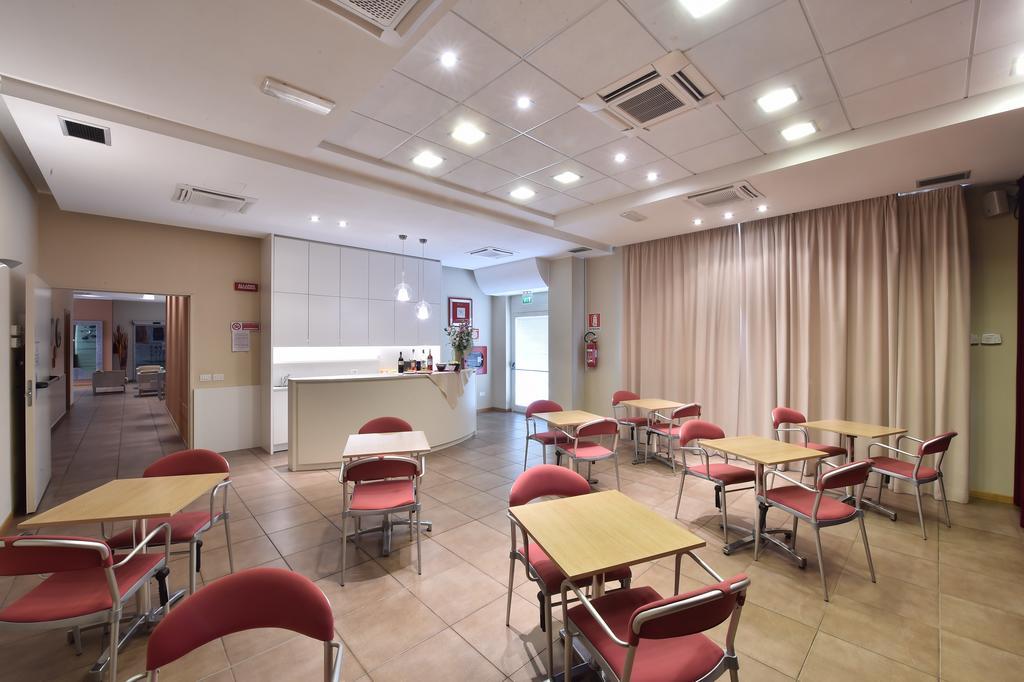 Tati Hotel Луґо Екстер'єр фото