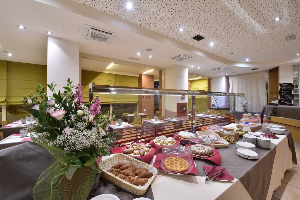 Tati Hotel Луґо Екстер'єр фото