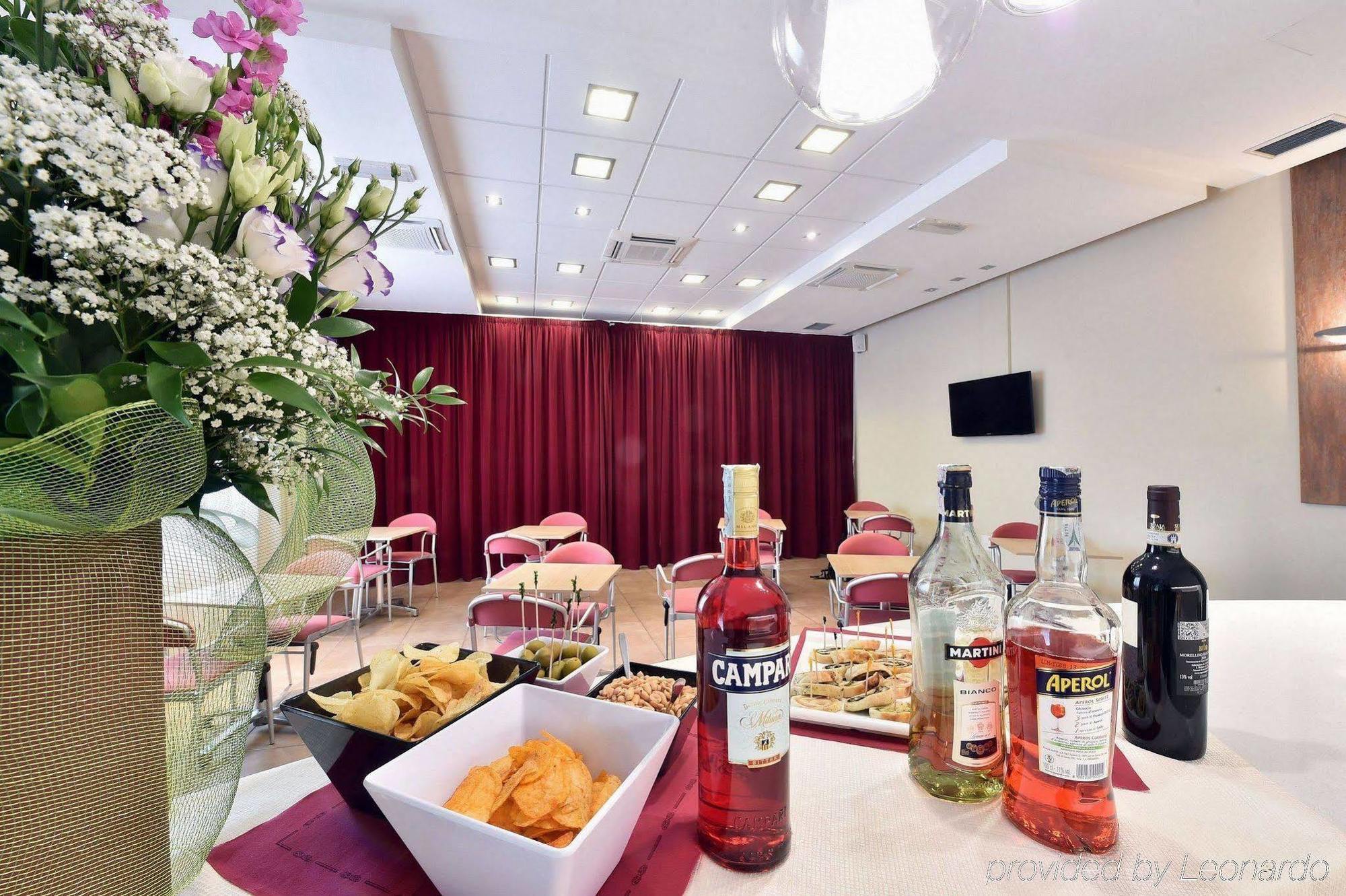 Tati Hotel Луґо Екстер'єр фото