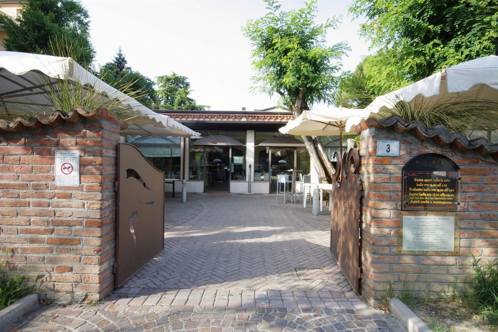 Tati Hotel Луґо Екстер'єр фото