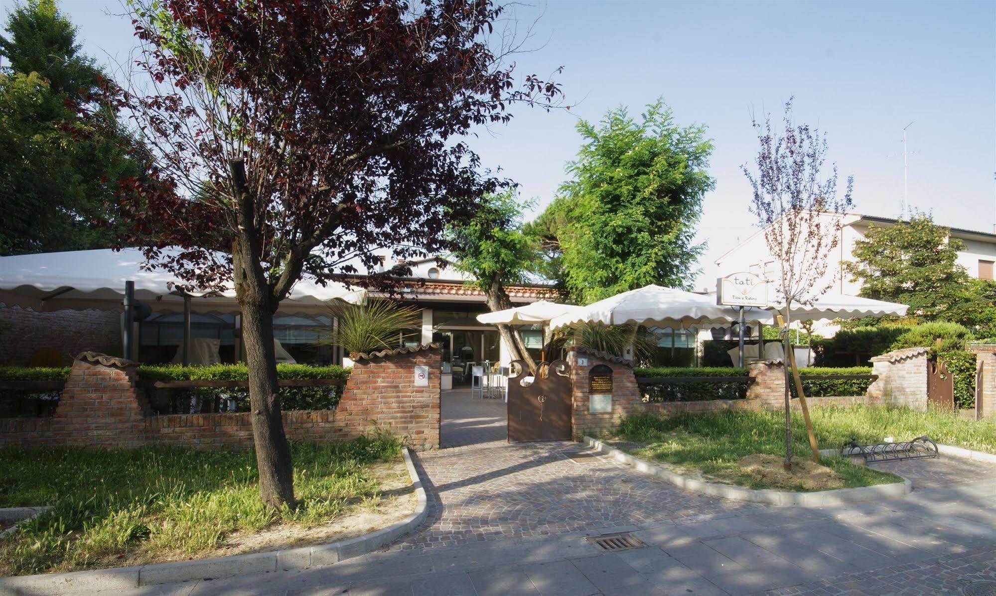 Tati Hotel Луґо Екстер'єр фото