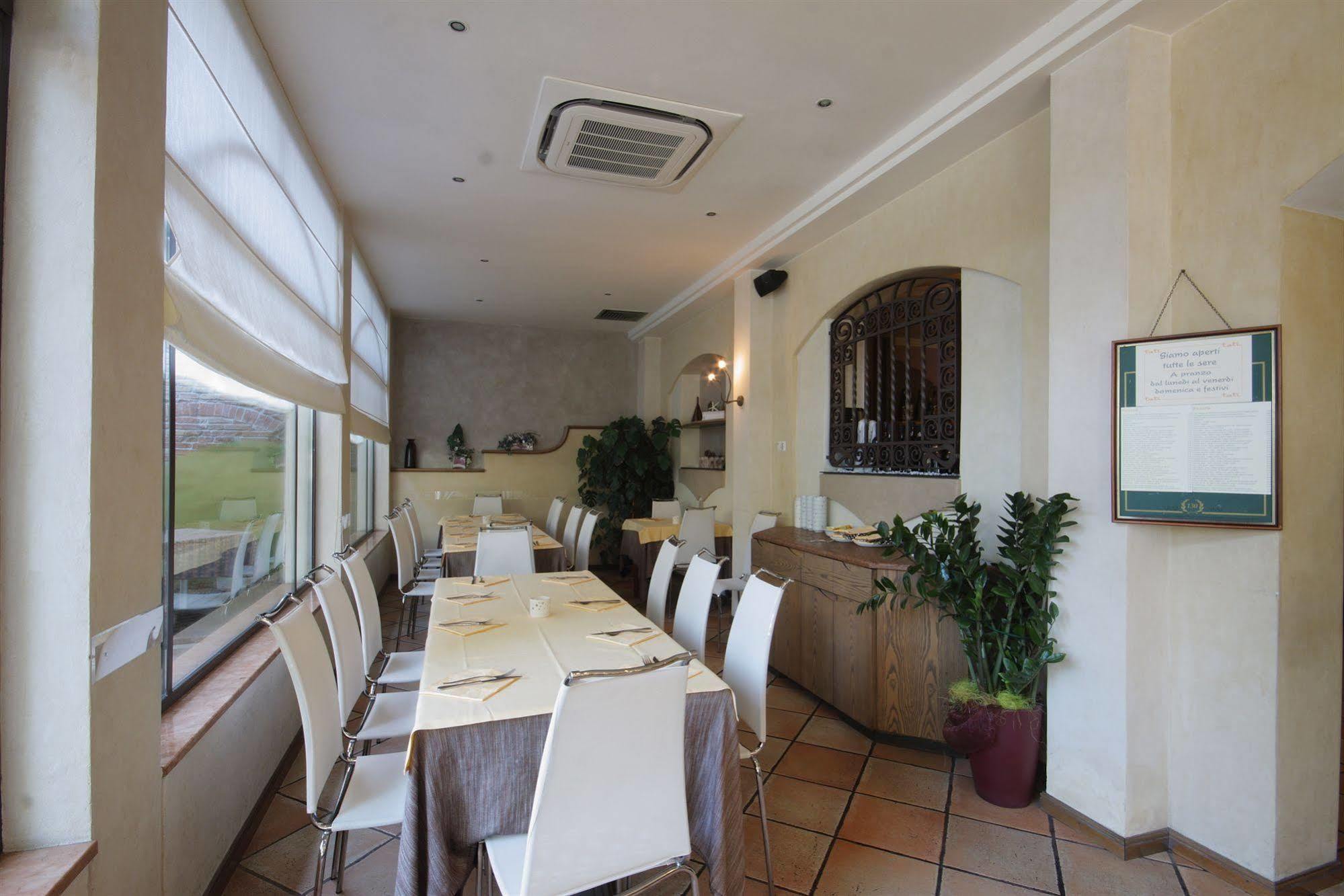 Tati Hotel Луґо Екстер'єр фото