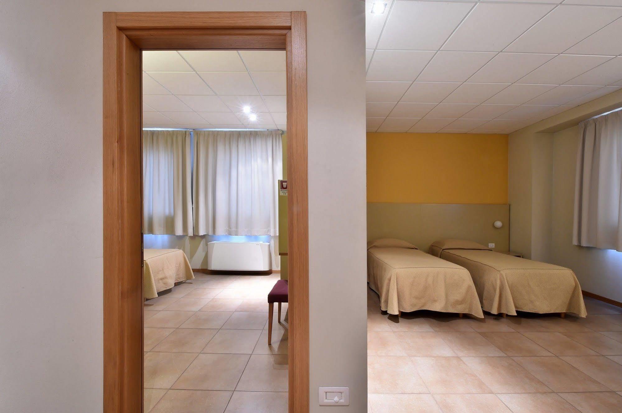 Tati Hotel Луґо Екстер'єр фото