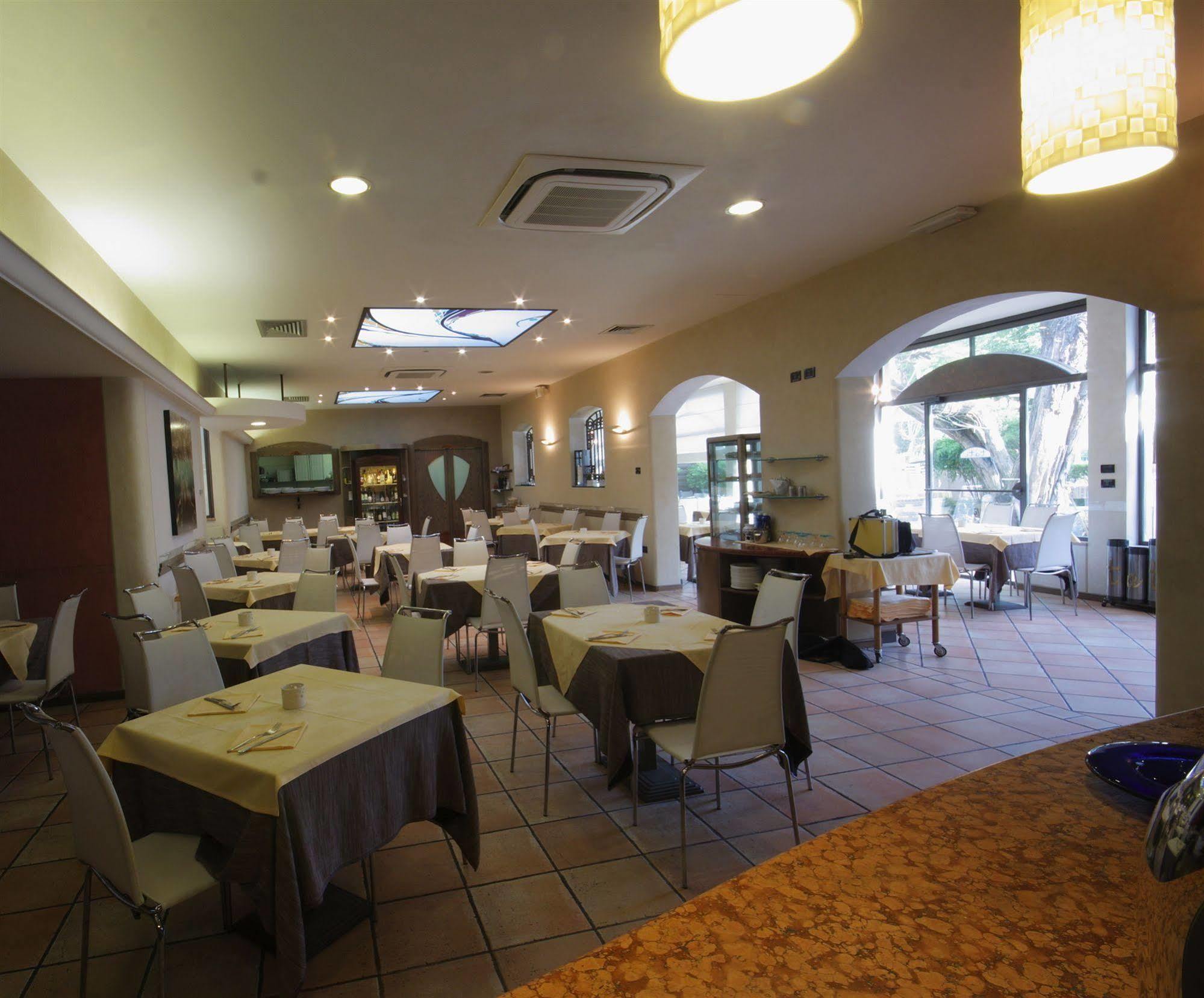 Tati Hotel Луґо Екстер'єр фото
