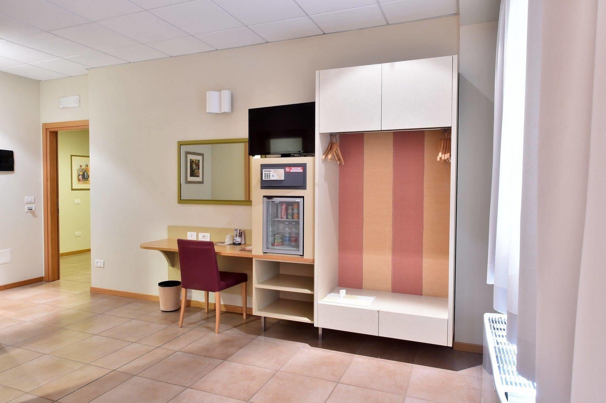 Tati Hotel Луґо Екстер'єр фото